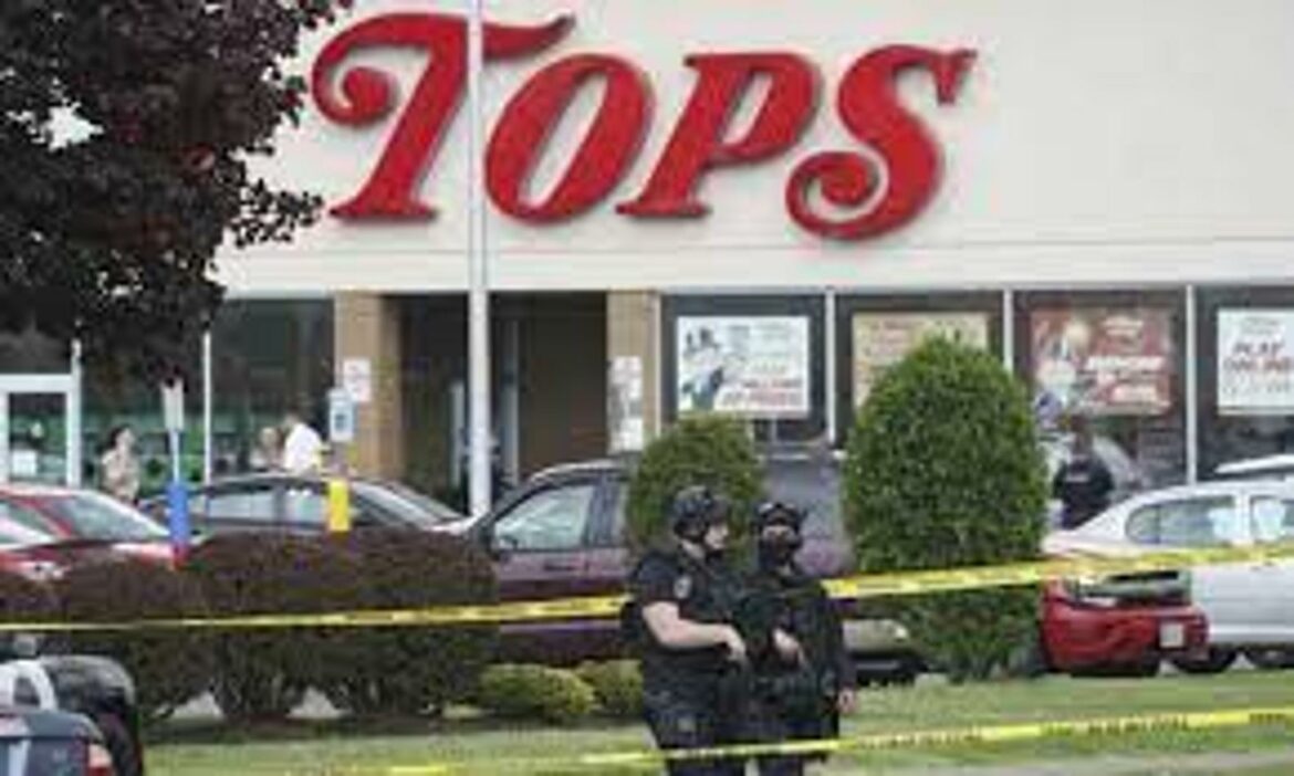 Naoružani napadač ubio 10 u rasnom napadu uživo u supermarketu u Bafalu, SAD
