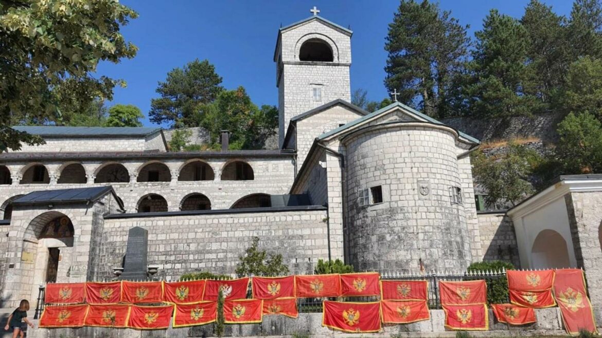 Nastavlja se akcija postavljanja crnogorske zastave na pravoslavnim crkvama