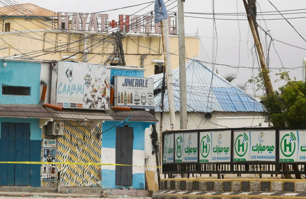 [Reuters] Somalijske snage prekinule 30-časovnu opsadu hotela, kaže vojni oficir