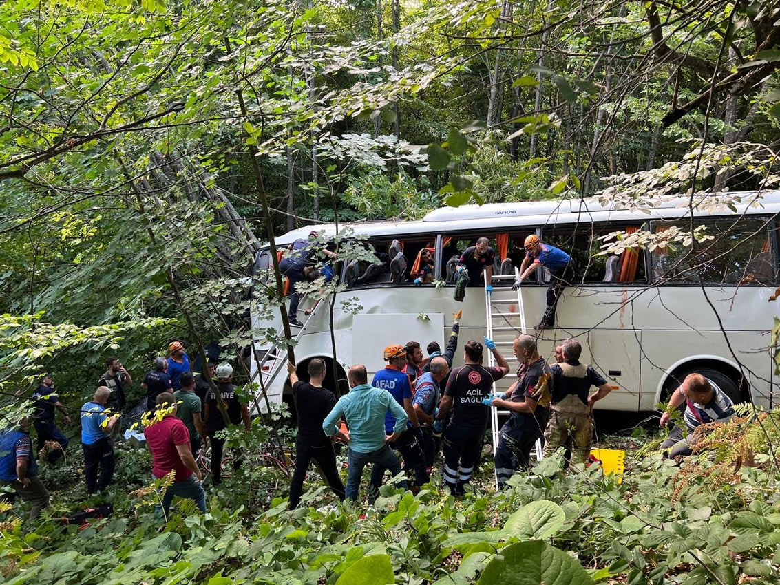 Turska: Turistički autobus pao u liticu
