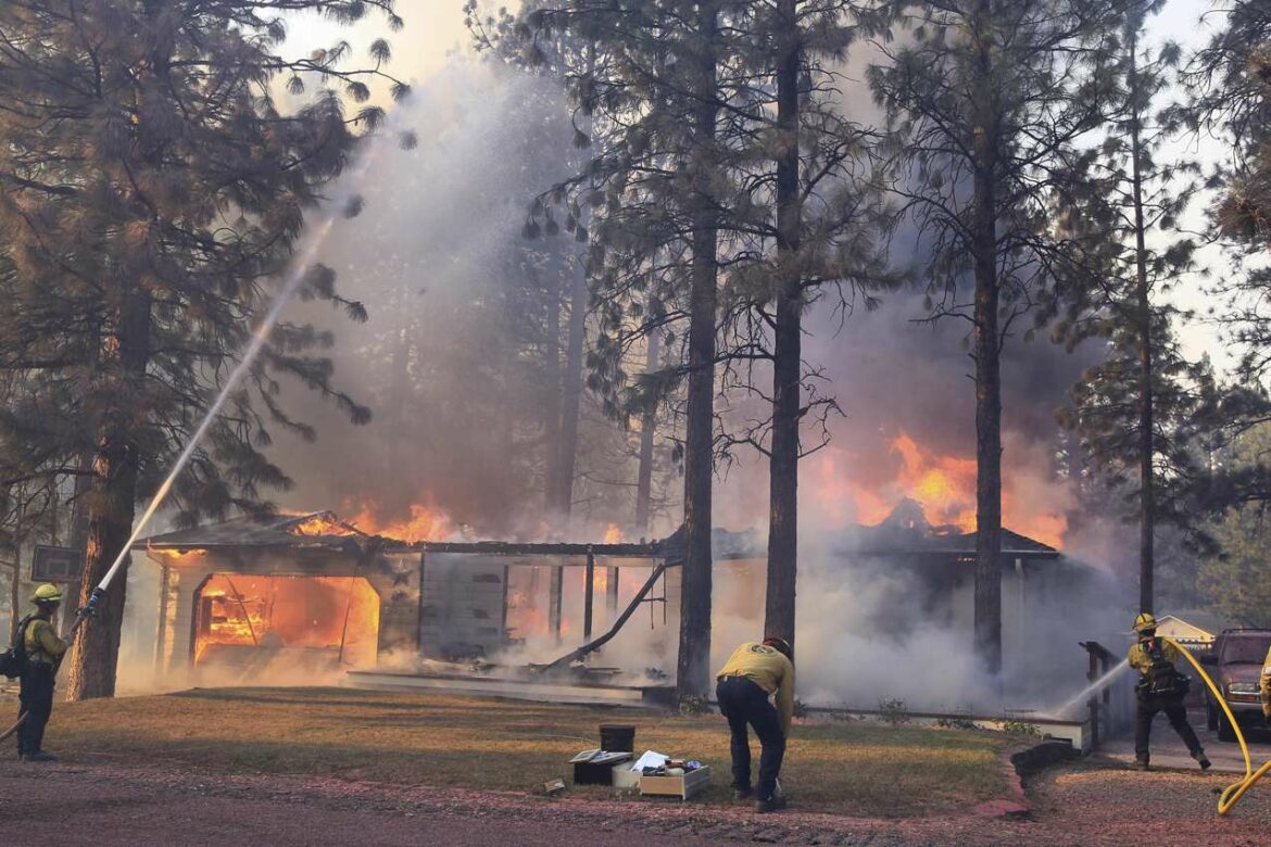 Hiljade biježe, a nekolicina povređena u požaru u Kaliforniji