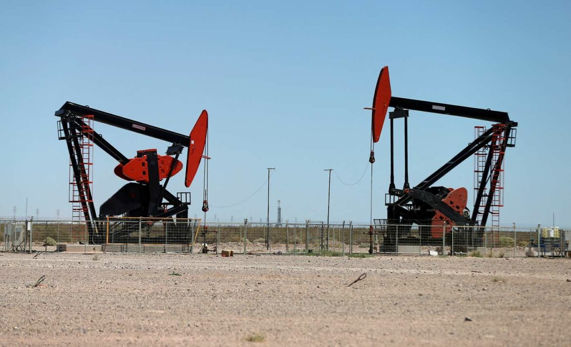 Nafta opada jer strahovi od potražnje nadmašuju skup koji predvodi OPEK