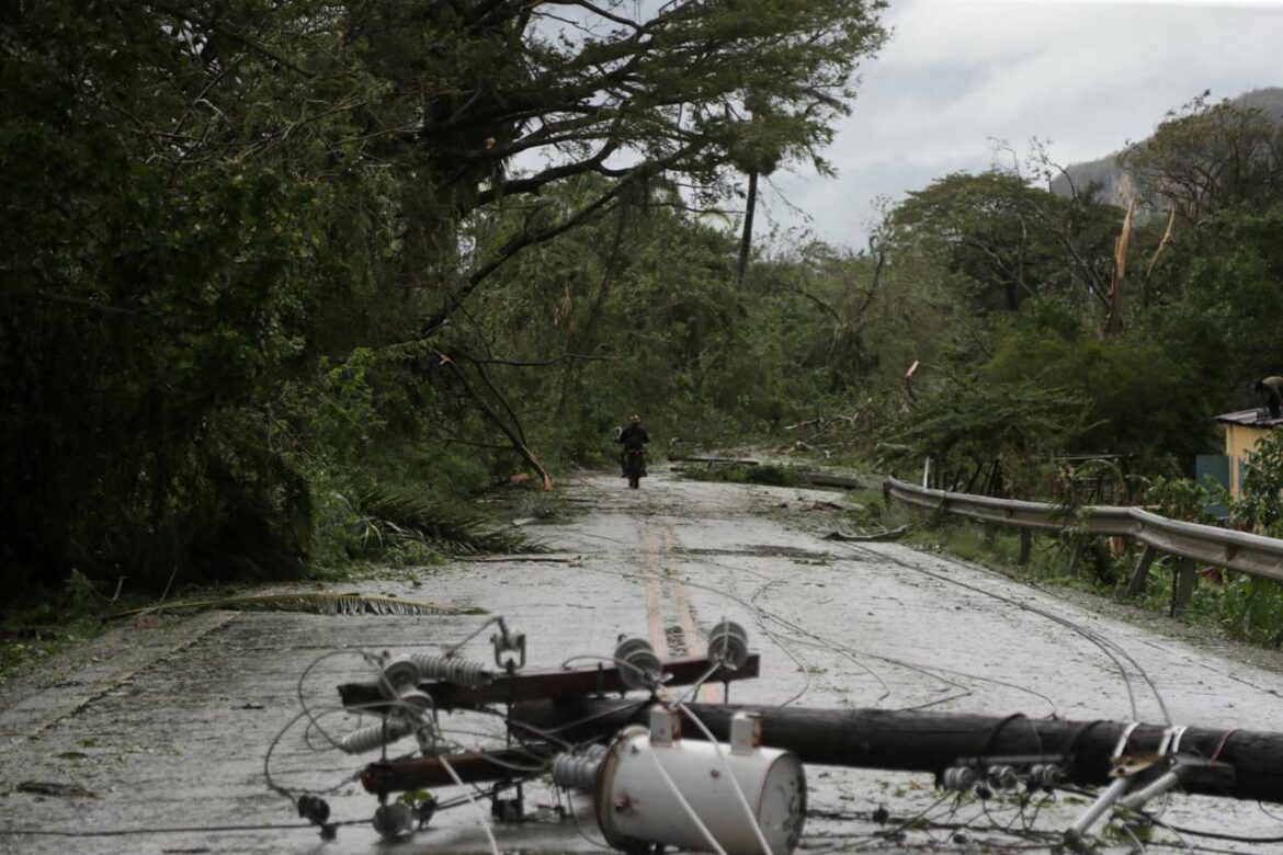 Oko 1,3 miliona kupaca bez struje u Portoriku nakon uragana Fiona