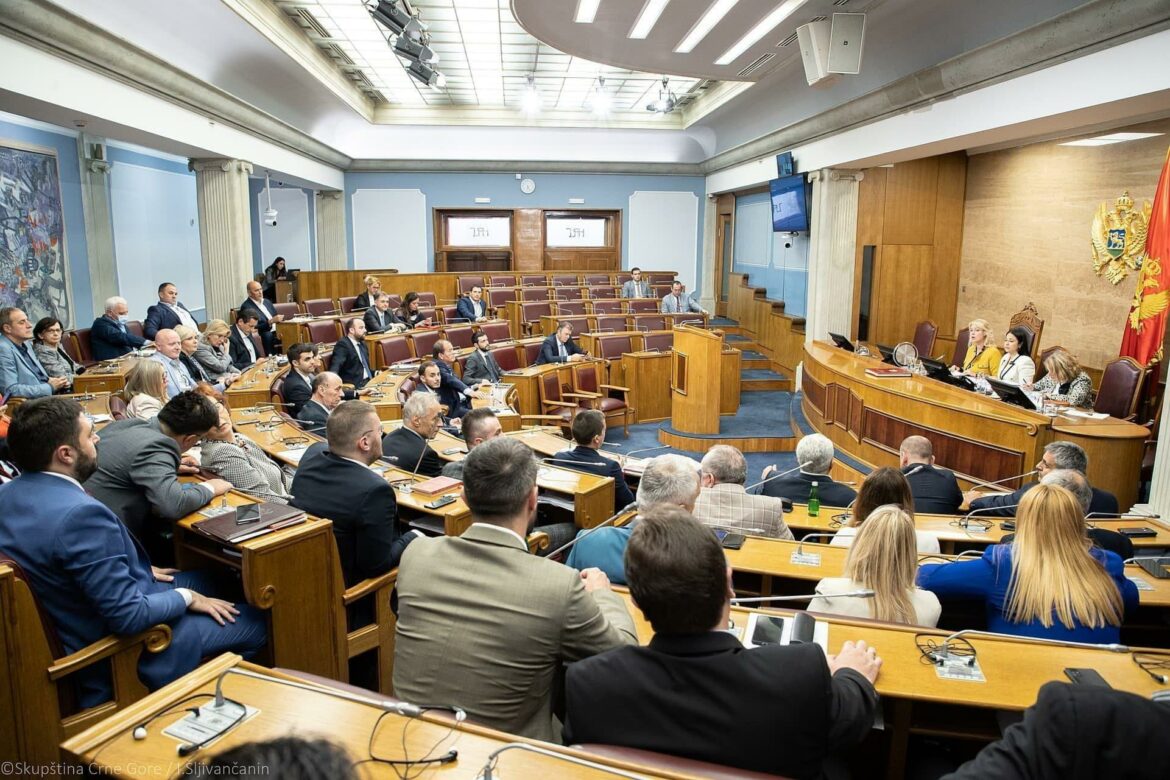 Parlament danas raspravlja o skraćenju mandata
