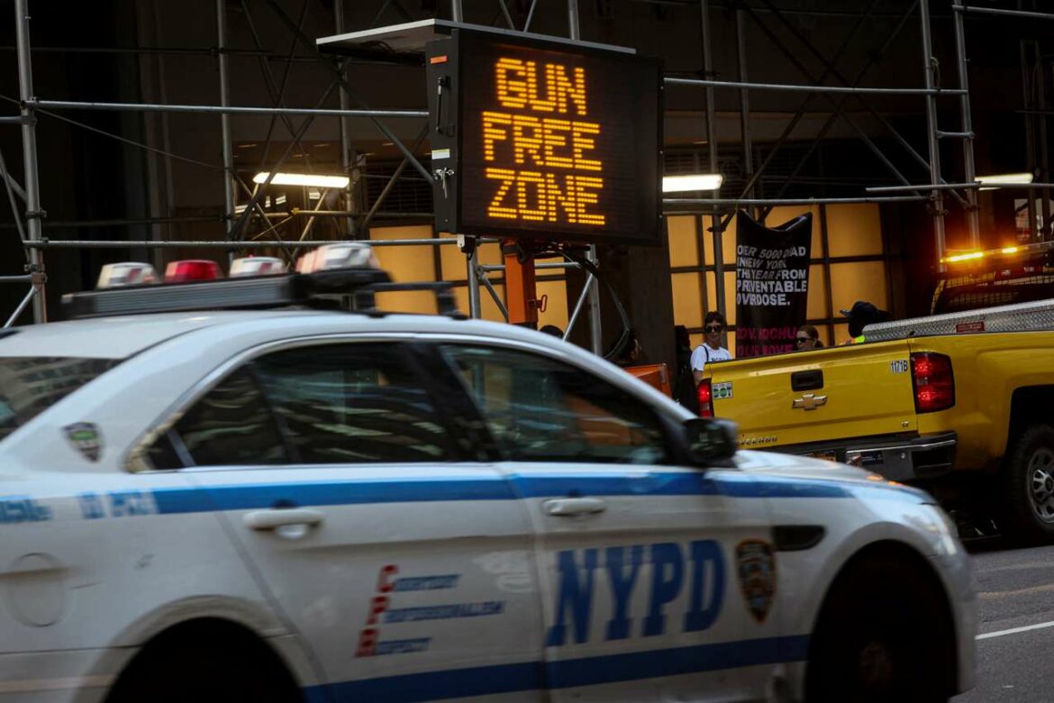 Američki sudija blokirao je Njujork da zabrani oružje u crkvi