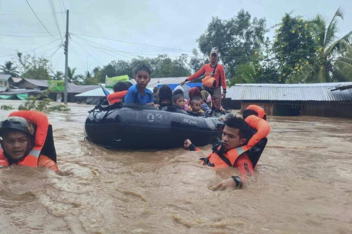 Najmanje 13 mrtvih u poplavama i klizištima na jugu Filipina