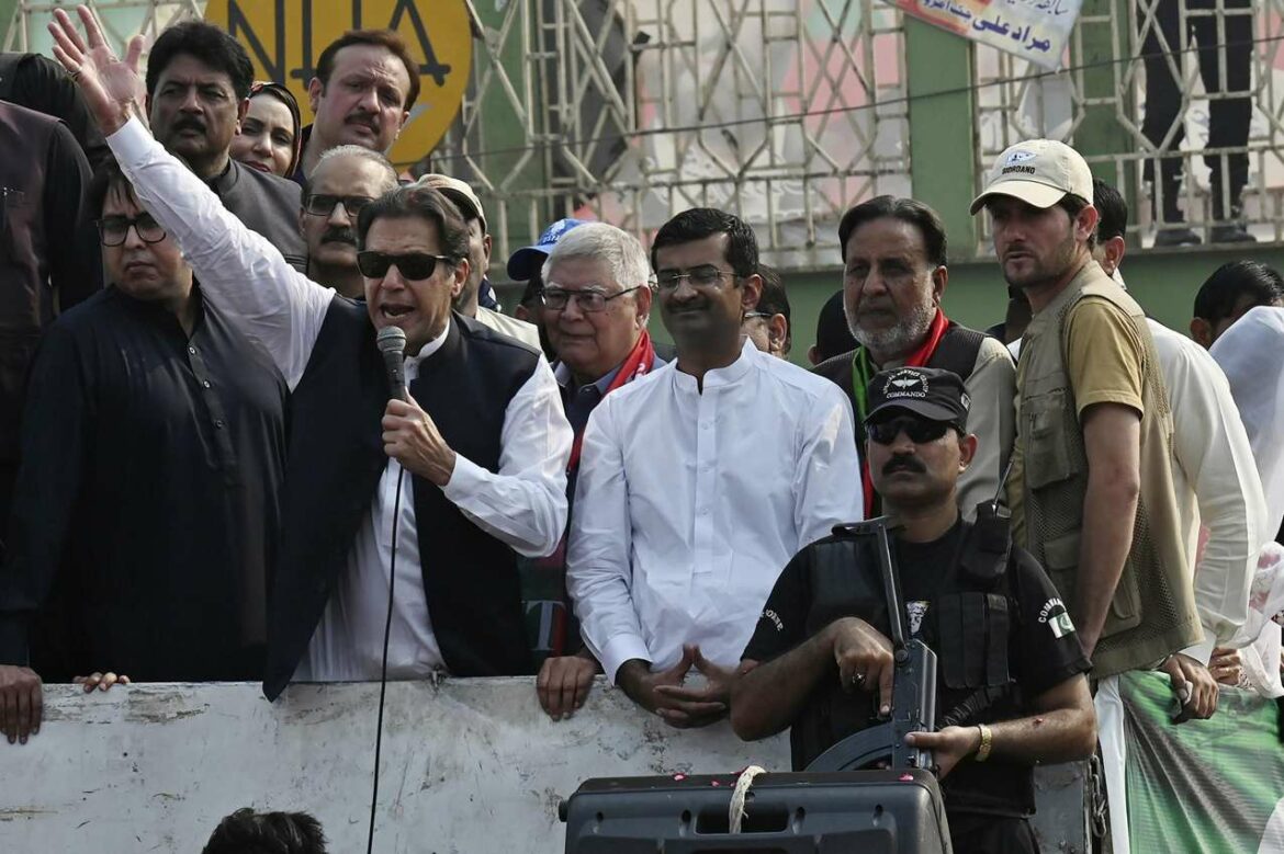Novinarka smrvljena na smrt na maršu bivšeg pakistanskog premijera Kana