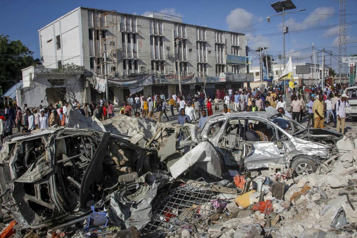 Broj poginulih u bombaškim napadima u Somaliji porastao na najmanje 20