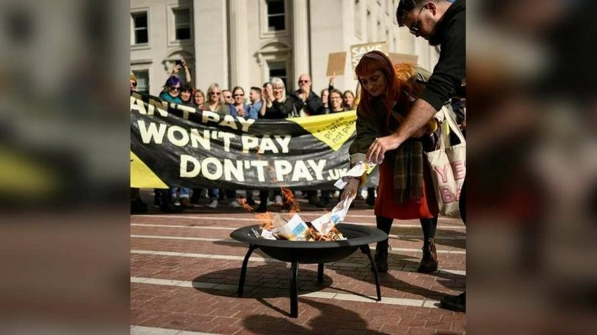 Britanci spaljuju račune za energiju u znak protesta zbog skoka cijena