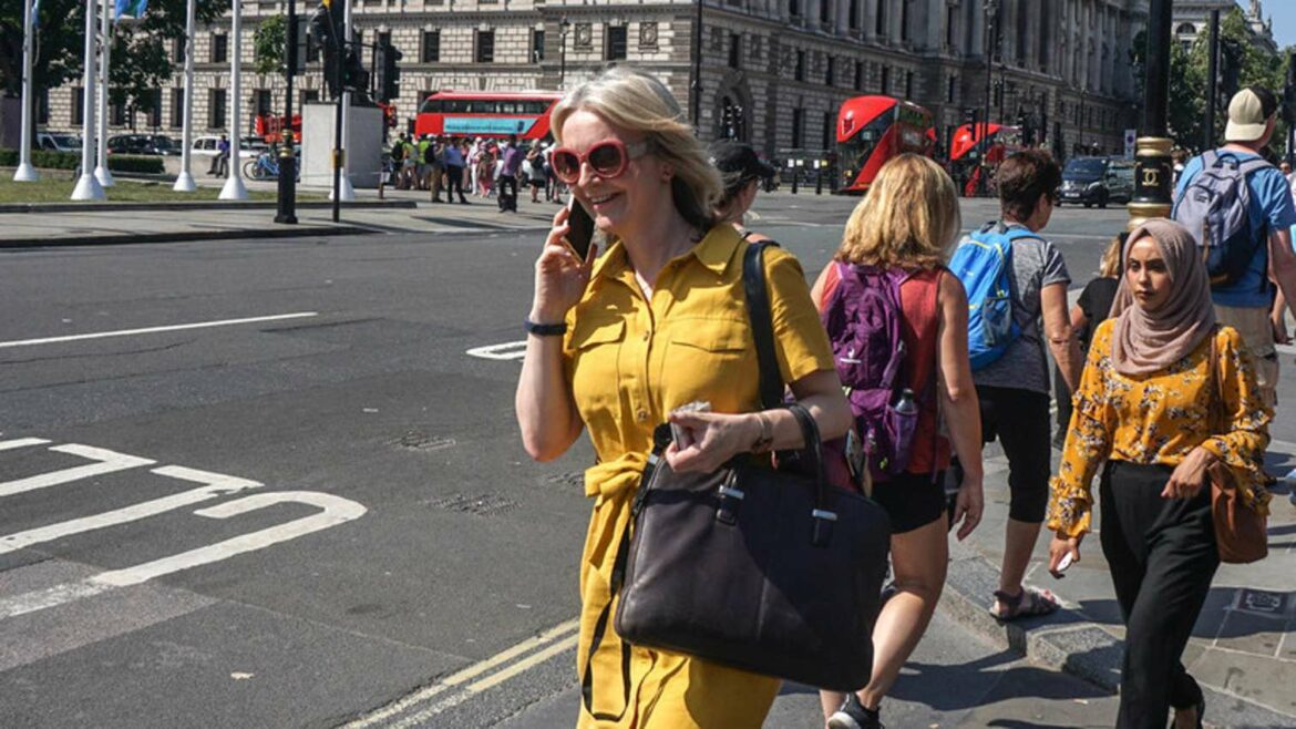 Broj mobilnog telefona britanske premijerke na rasprodaji za 7 dolara