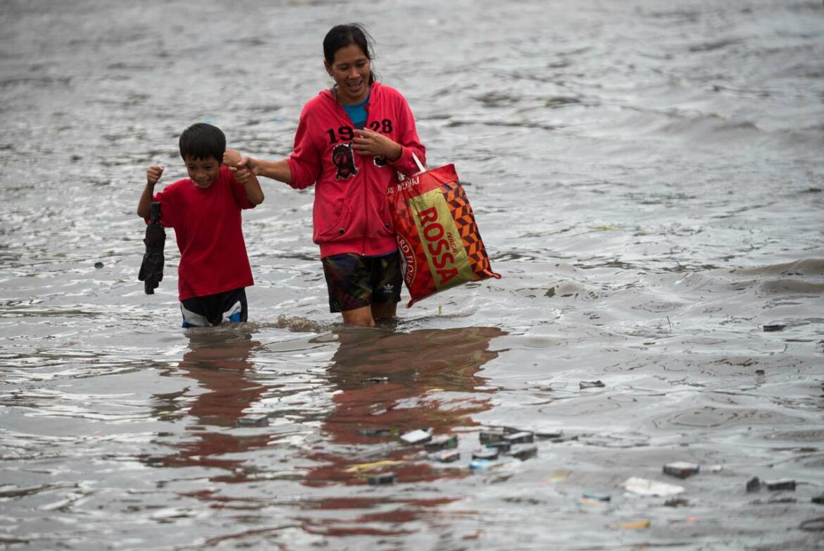 Broj poginulih u oluji Nalgae na Filipinima popeo se na 48, 22 nestala