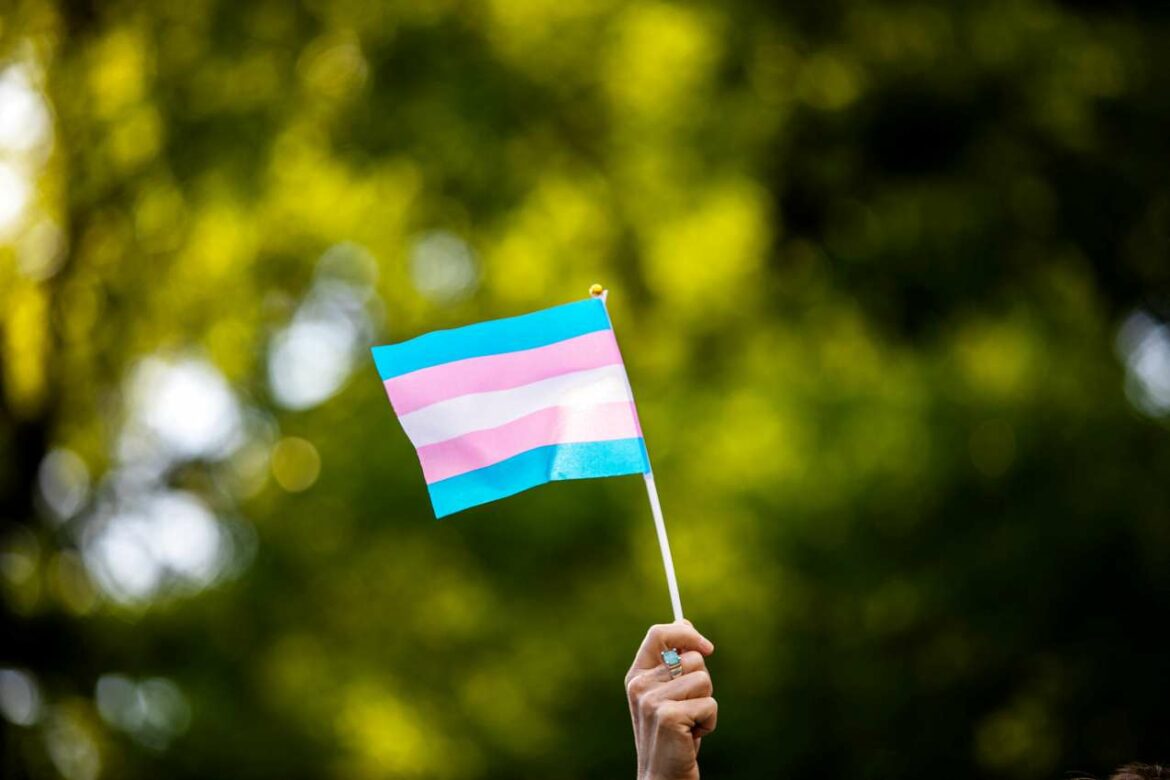 NHS priprema stroži nadzor nad brigom o trans mladima