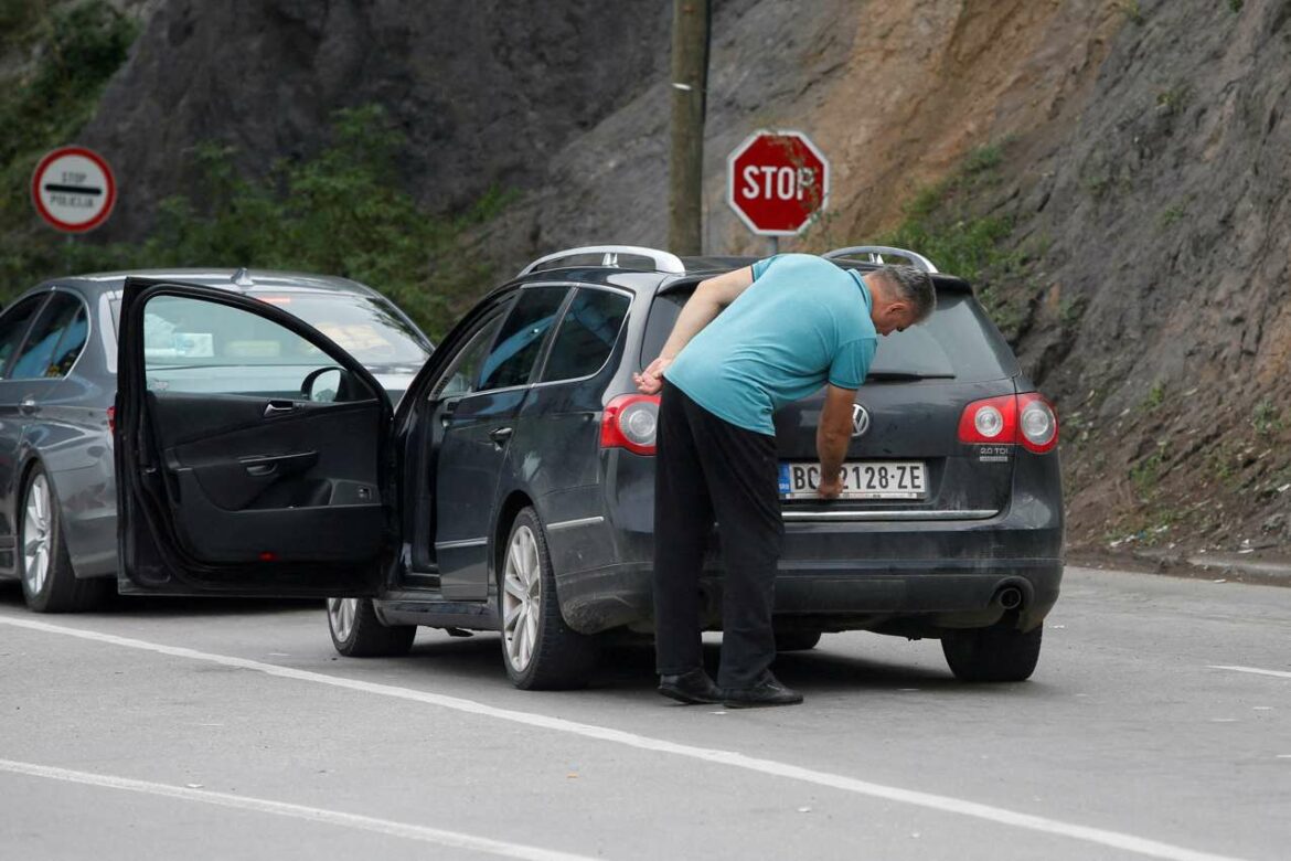 Na Kosovu je zapaljeno nekoliko srpskih automobila koji su promjenili tablice na kosovske