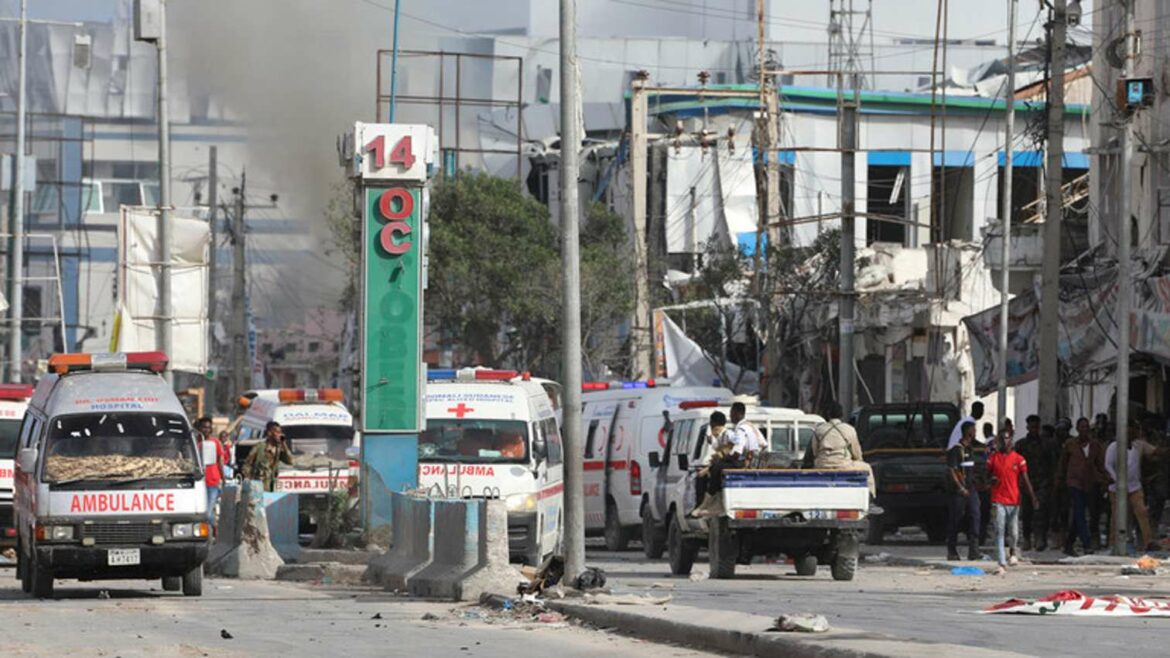 Najmanje 100 poginulih u Somaliji u dva bombaška napada na automobile