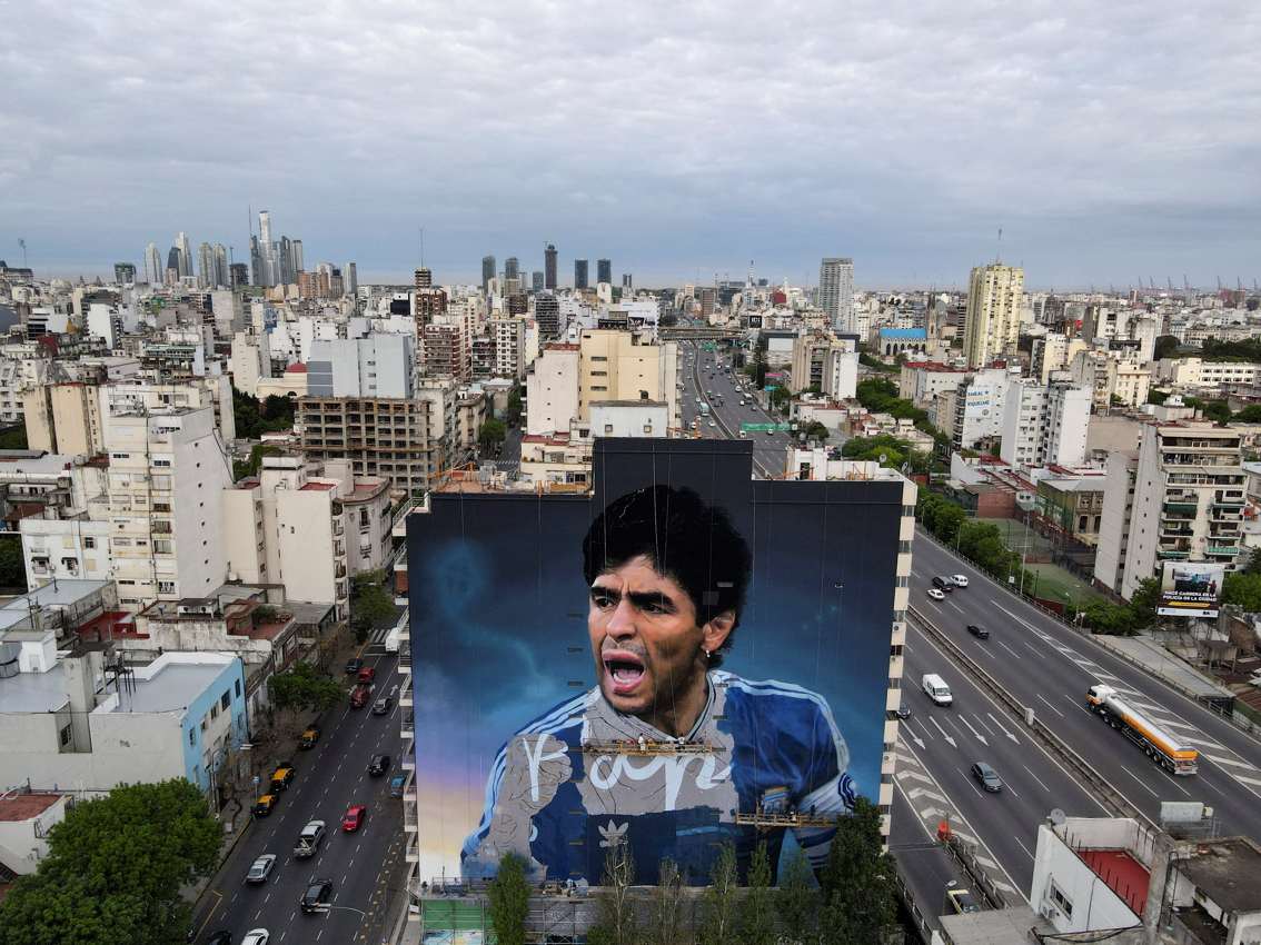 Ogroman novi mural slavi ‘ratnika’ Maradonu u Buenos Ajresu