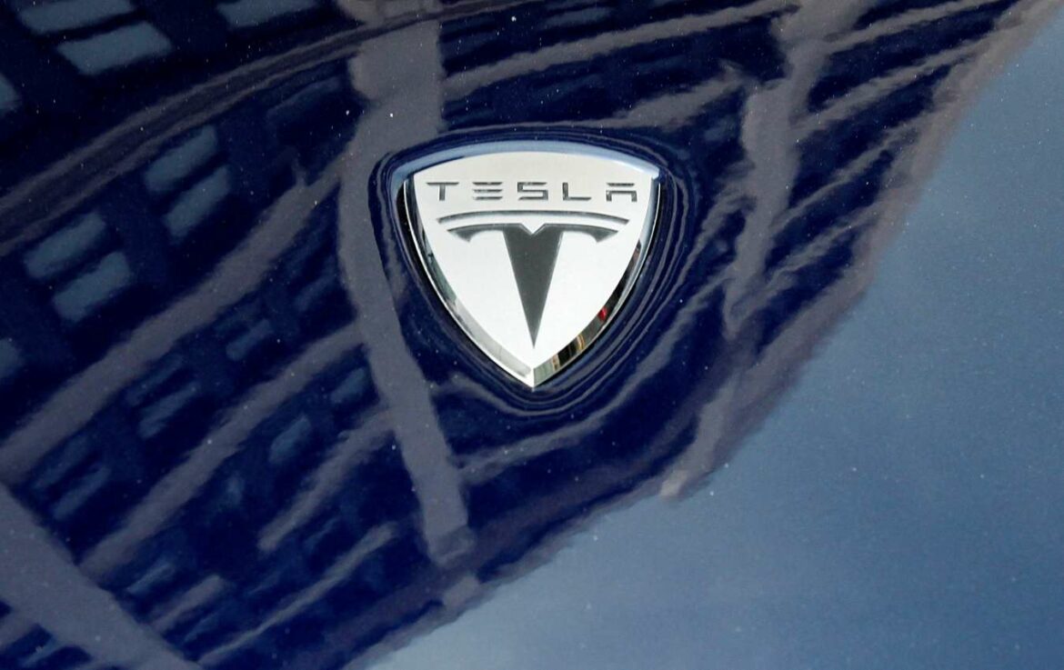 Tesla ove godine ističe da njihovi automobili nisu spremni da budu odobreni kao potpuno samovozeći