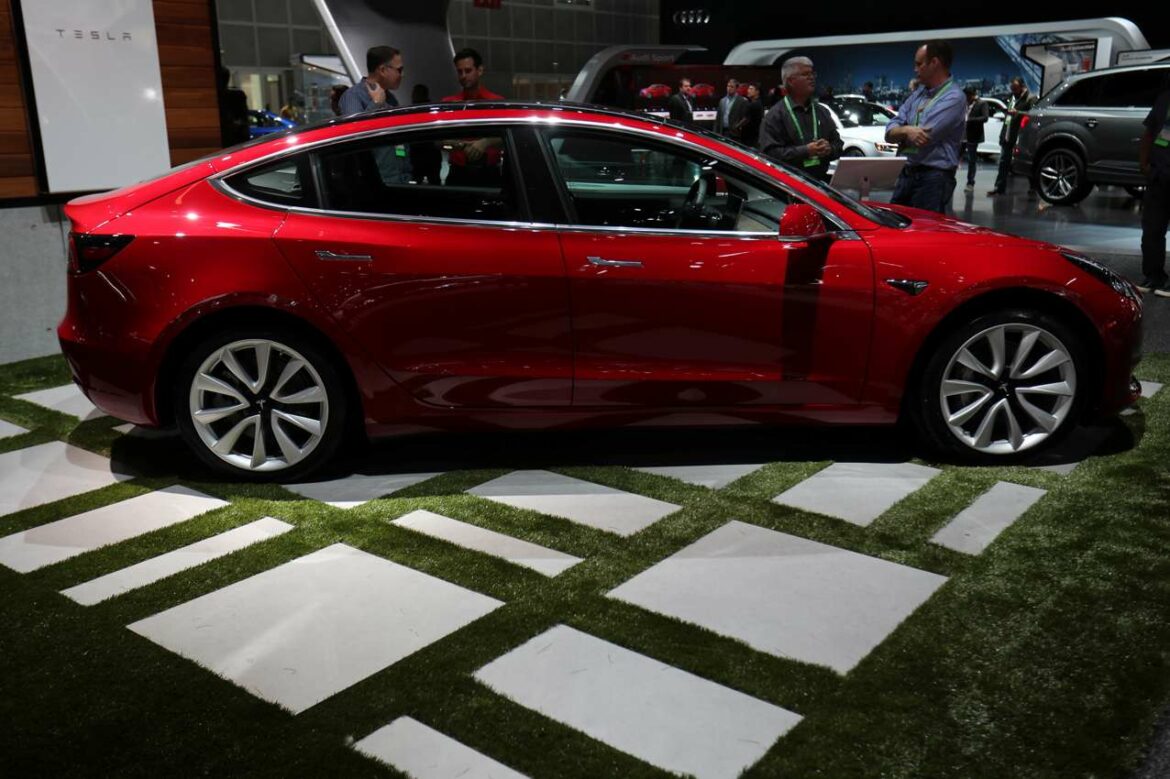 Tesla povlači 24.000 američkih vozila zbog problema sa sigurnosnim pojasom