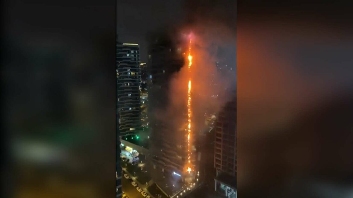 Zapalila se kula u Istanbulu