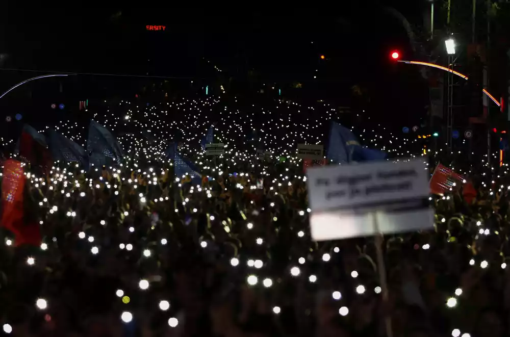 U Albaniji je održan masovni antivladin protest sa sukobima