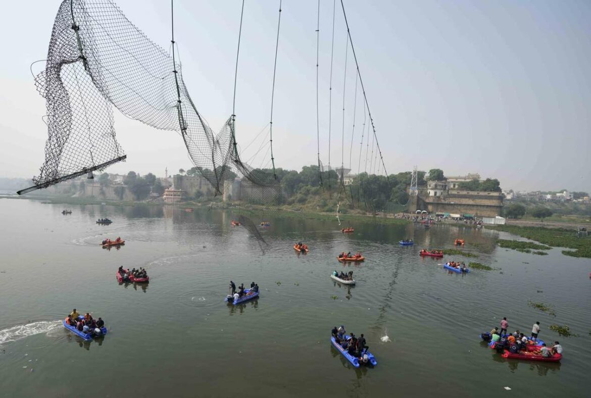 Broj poginulih u urušavanju mosta Morbi u Indiji porastao je na 135 dok se potraga nastavlja