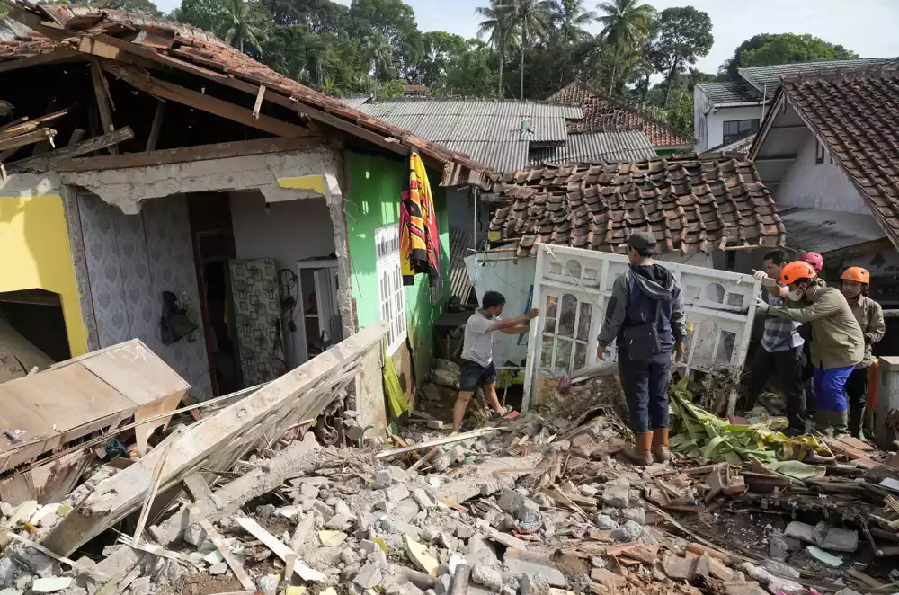 Potraga je intenzivirana nakon što je u zemljotresu u Indoneziji poginulo 268 ljudi
