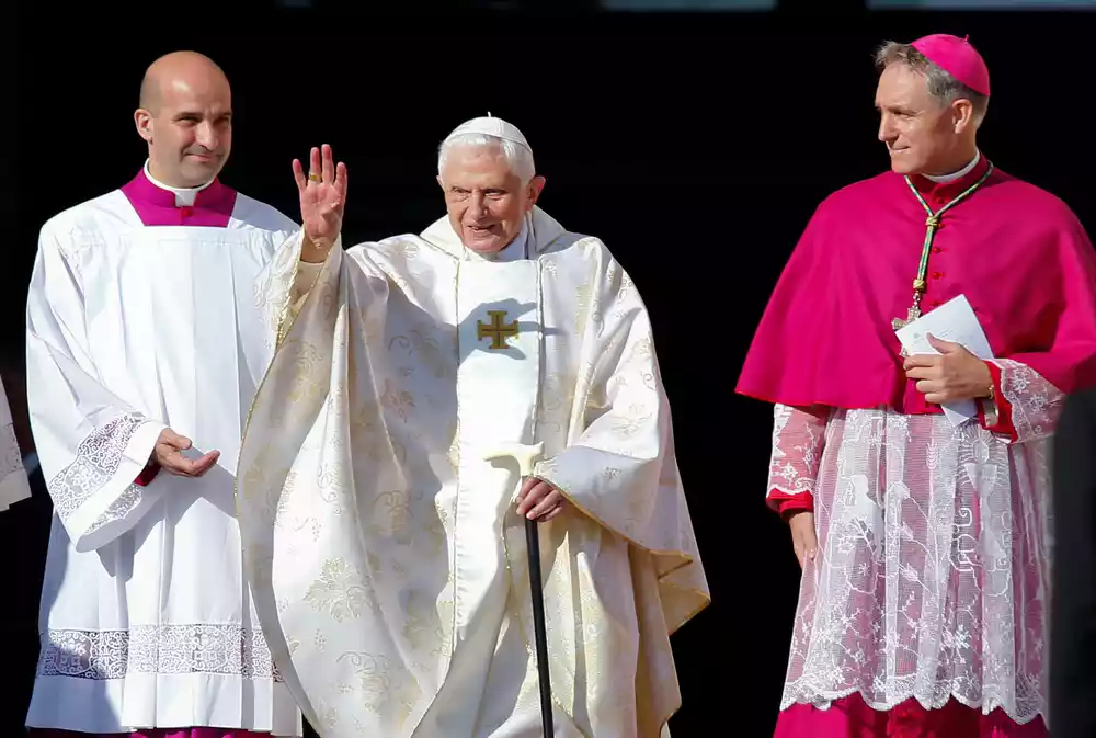 Bivši papa Benedikt umro je u 95. godini u vatikanskom manastiru