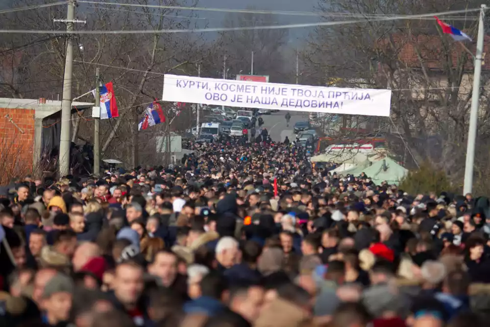 Kosovo traži od NATO-a da preveze jednog srpskog zatočenika kako tenzije rastu