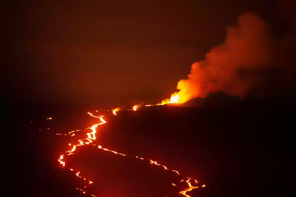 Nivo upozorenja na vulkan na Havajima je snižen radi gledanja