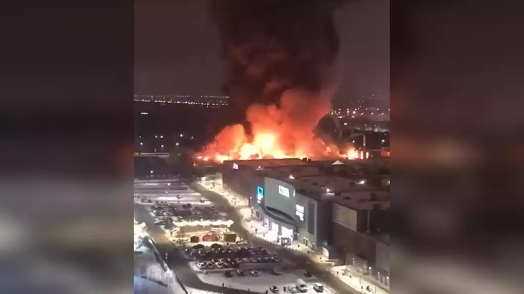 Požar zahvatio veliki tržni centar u okolini Moskve