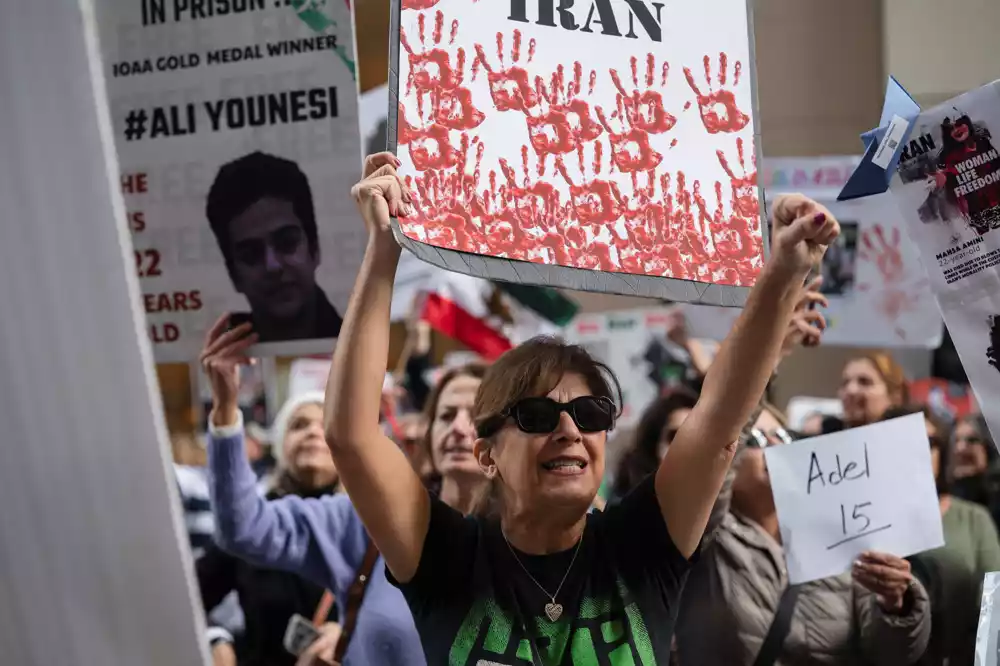 SAD uvjele sankcije iranskim zvaničnicima zbog gušenja protesta