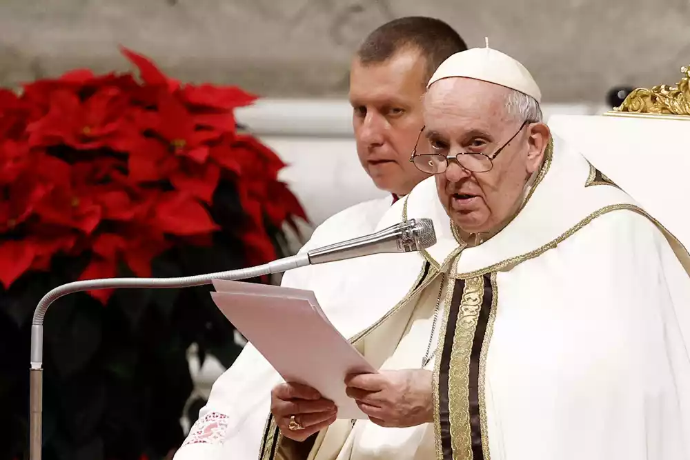 Setite se rata umornih i siromašnih, poziva papa na Badnje veče