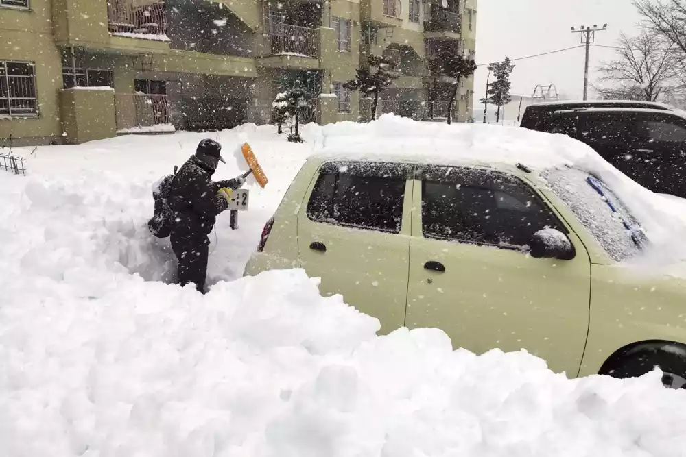 Veliki sneg u Japanu ostavio 17 mrtvih, desetine povrijeđenih