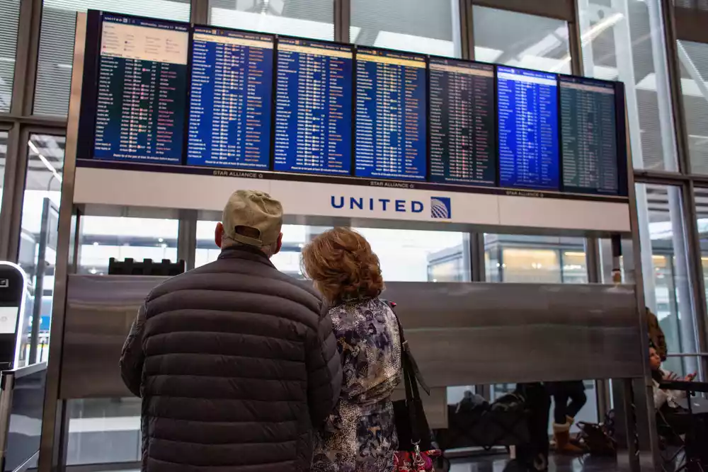 Avio-kompanije očekuju da će se operacije u SAD-u obnoviti danas dok FAA istražuje prekid