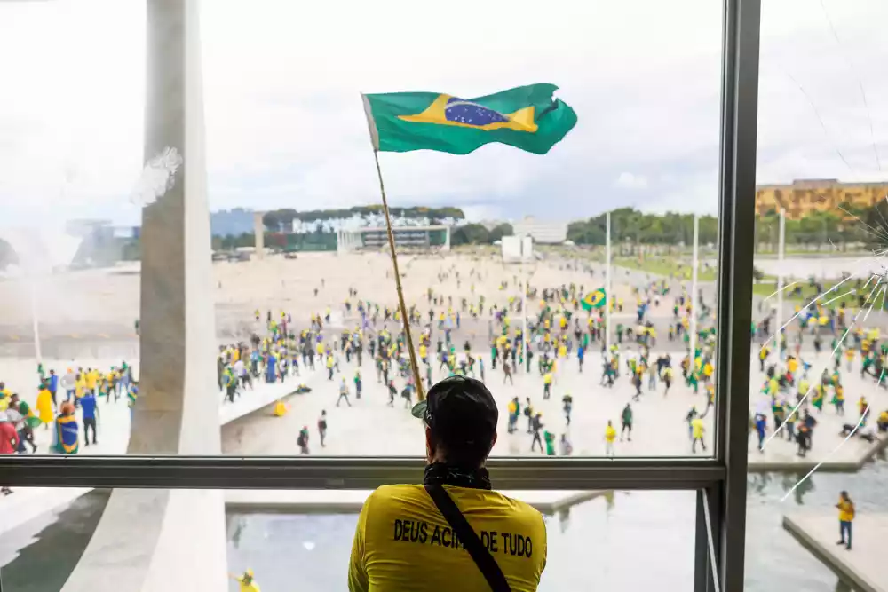 Bolsonarove pristalice upadaju u brazilski Kongres, Vrhovni sud u Braziliji