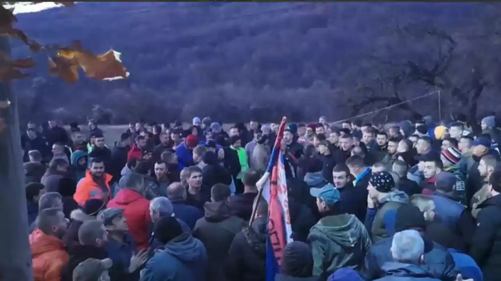 Protest Srba u Štrpcu; Protest i u sjevernoj Kosovskoj Mitrovici, optužili Vučića za izdaju