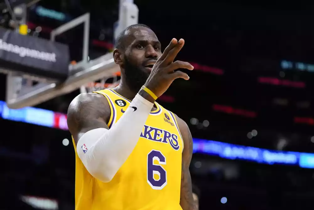 Lebron je pao 48, Lejkersi su pobjedili Roketse sa 140-132 i skočili