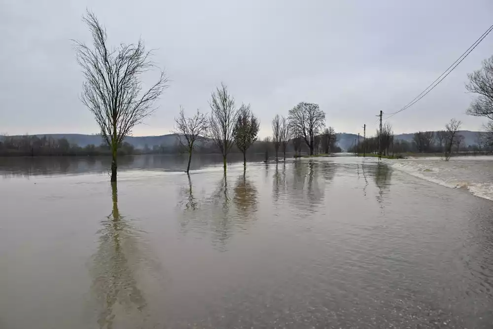 Obilne kiše izazvale su poplave na rekama na sjeveru Mađarske