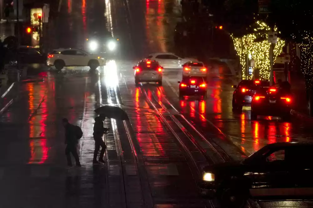 I danas vrijeme pretežno oblačno sa povremenom kišom