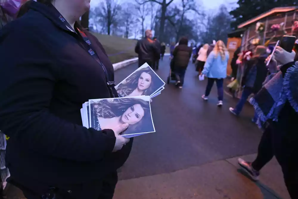 Ožalošćeni su se oprostili od Lize Mari Prisli, Elvisove ćerke