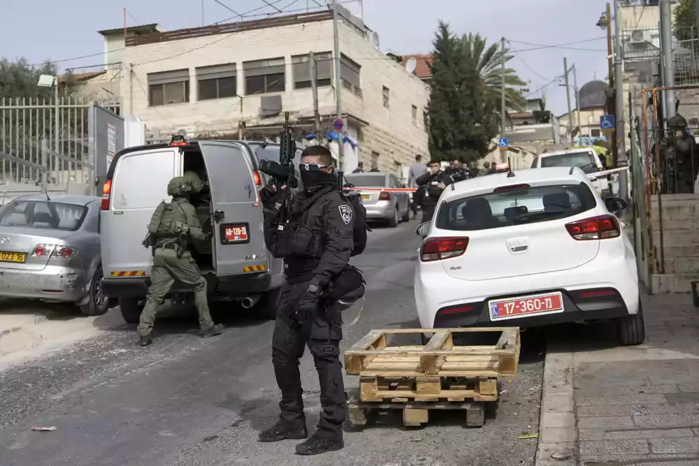 Palestinski tinejdžer ranio 2, dan nakon 7 ubijenih u Jerusalimu