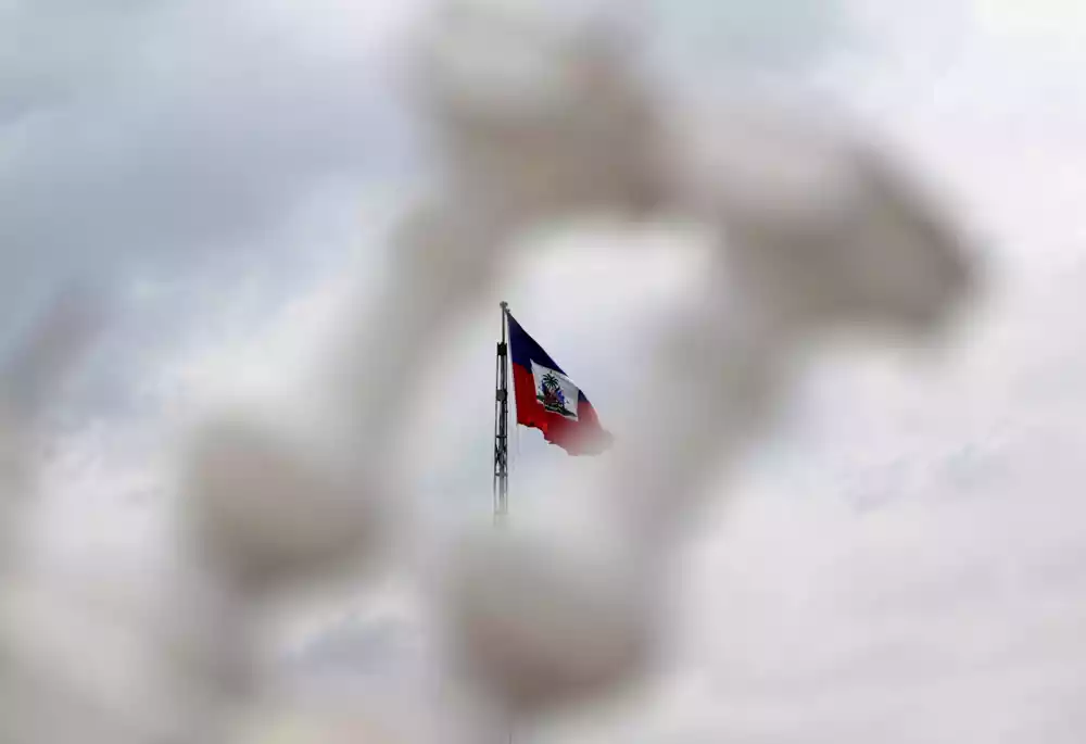 Policija Haitija blokira ulice, provaljuje na aerodrom u znak protesta zbog ubistava policajaca