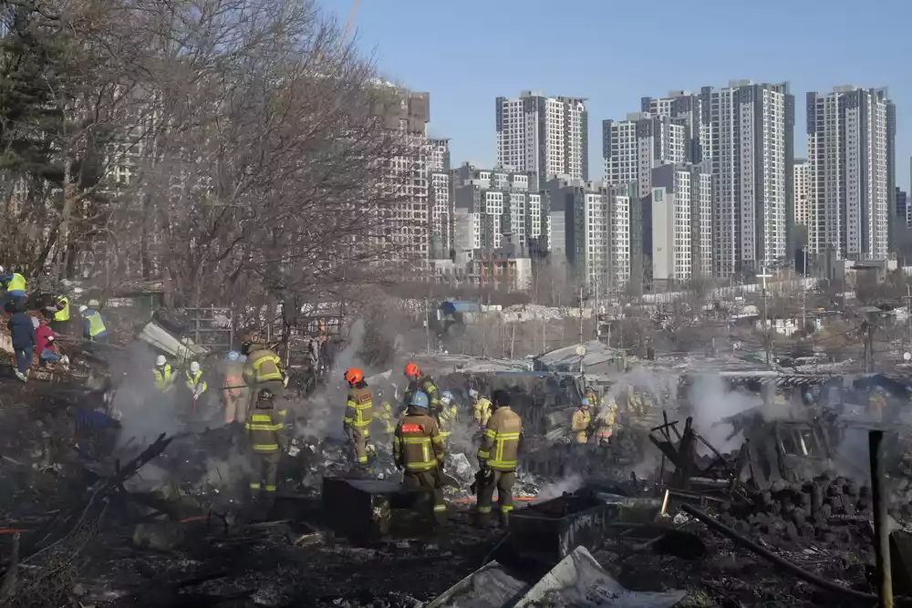 Požar u gustom naselju Seula uništio je najmanje 60 kuća