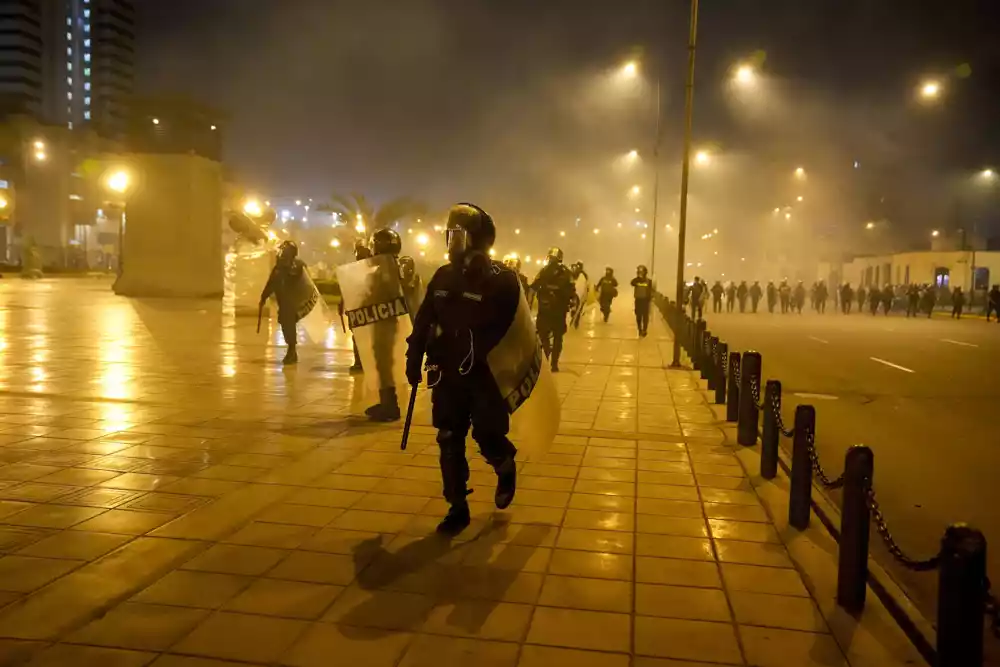 Uprkos suzavcu, demonstranti u Peruu obećavaju da će nastaviti sa demonstracijama