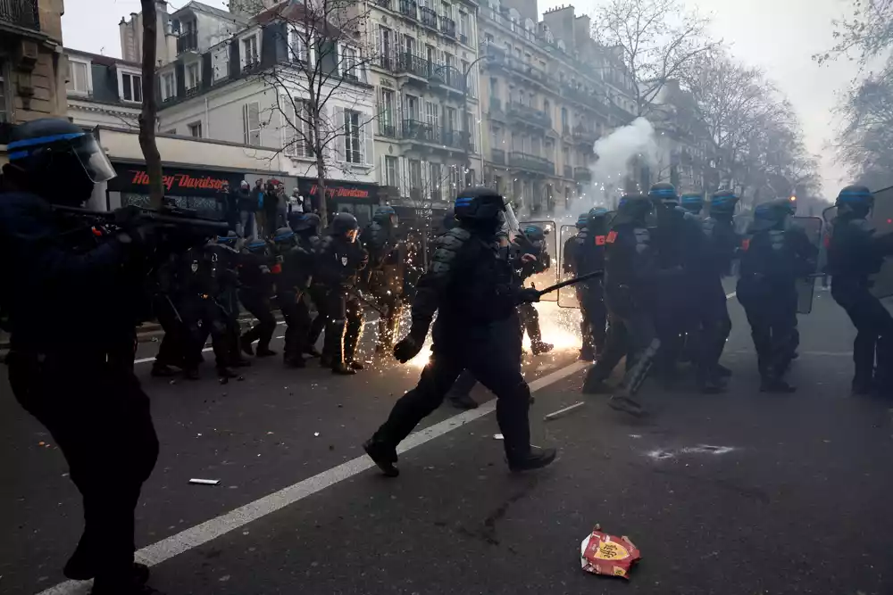 U Francuskoj je više od milion ljudi štrajkovalo protiv penzione reforme