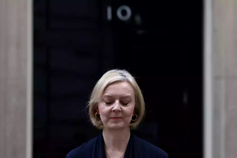 Britanska premijerka s najkraćim stažem Liz Truss krivi ekonomsku ‘ortodoksnost’ za pad