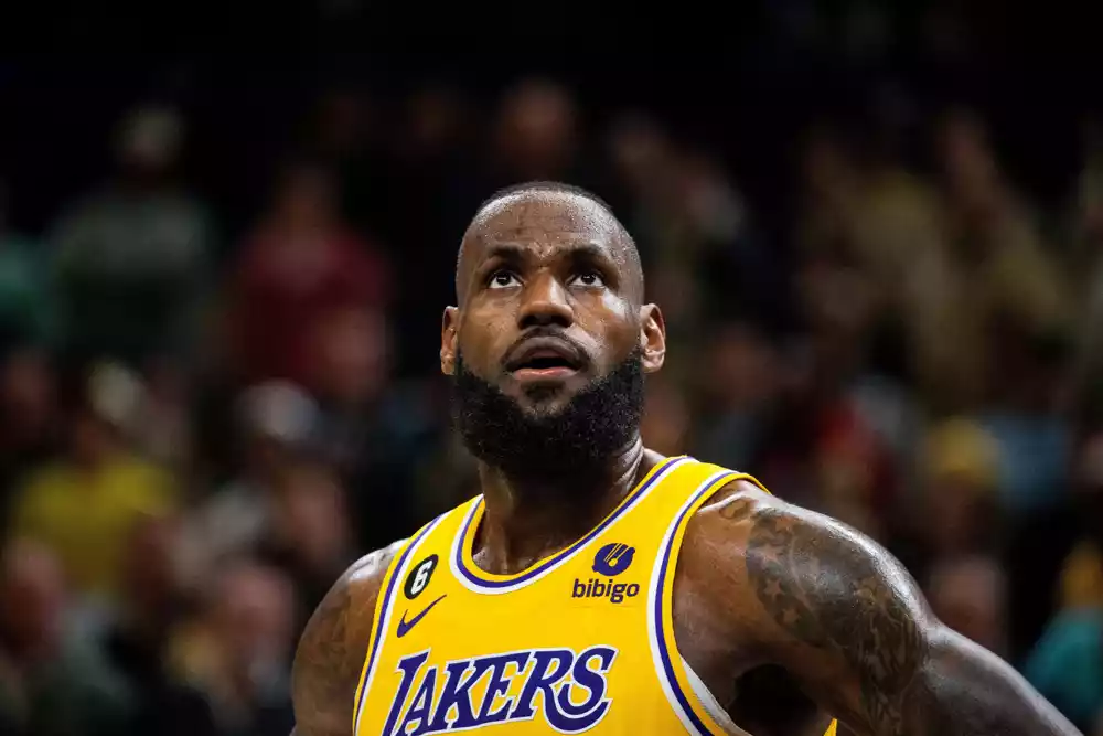 Lebron je ponovo pokrenuo debatu o ‘GOAT’ nakon što je oborio NBA rekord