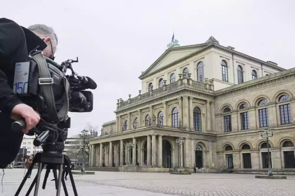 U Njemačkoj je smenjen direktor državnog baleta, koji je novinarki mazao lice psećim govnima