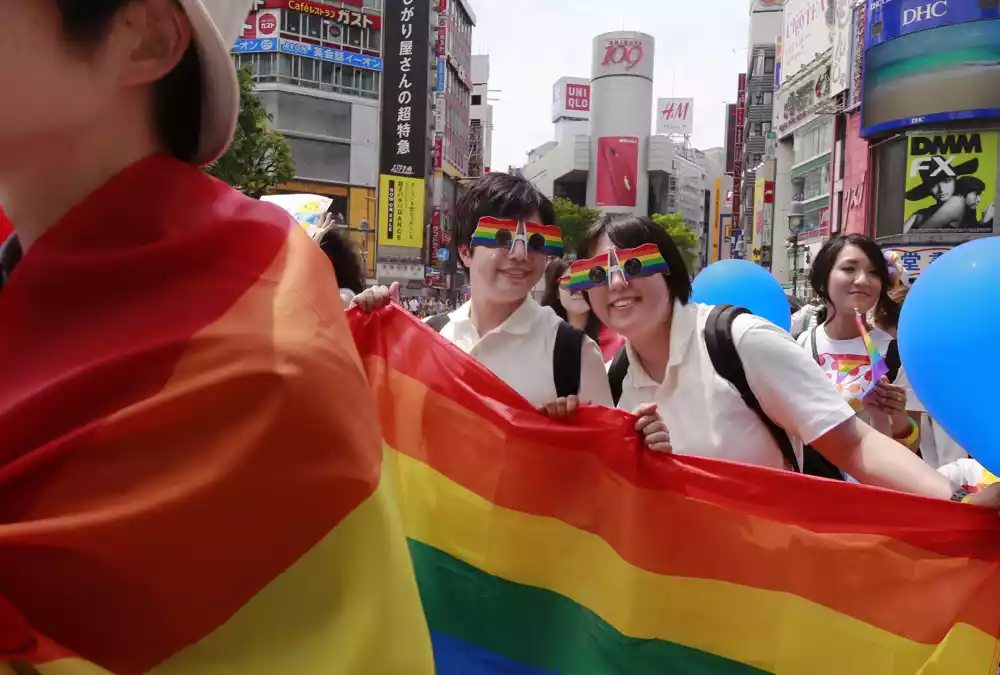 Pomoćnik japanskog premijera otpušten nakon diskriminatornih komentara o LGBTK osobama