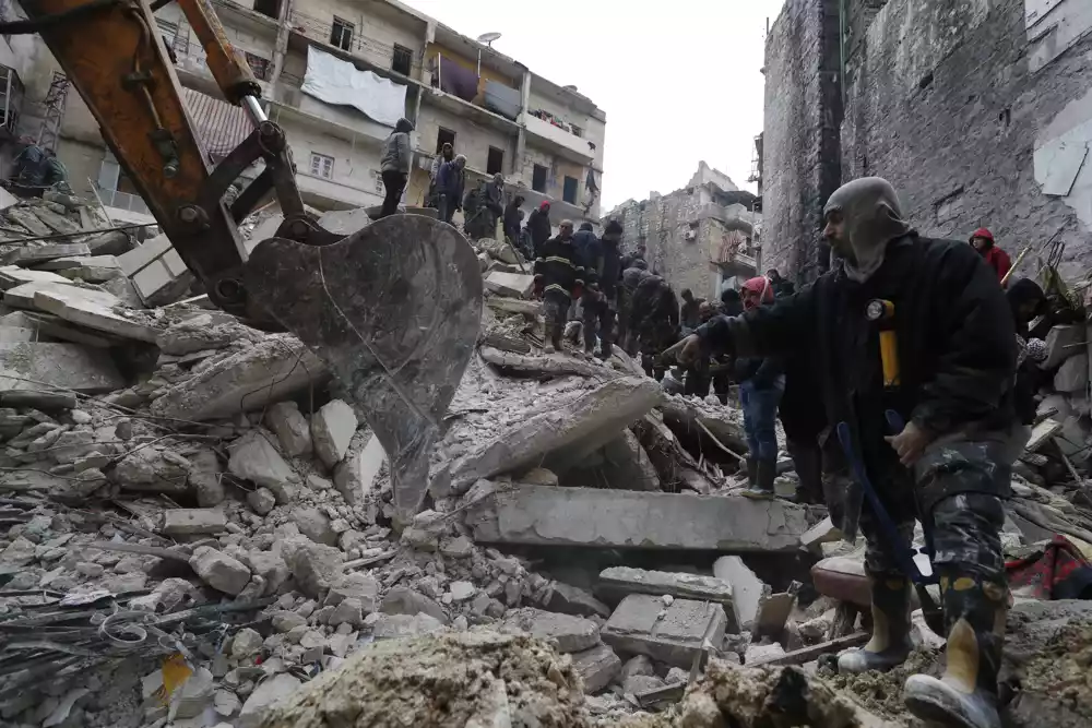 Potresna potraga u Turskoj i Siriji nakon zemljotresa ubila 4.600 ljudi