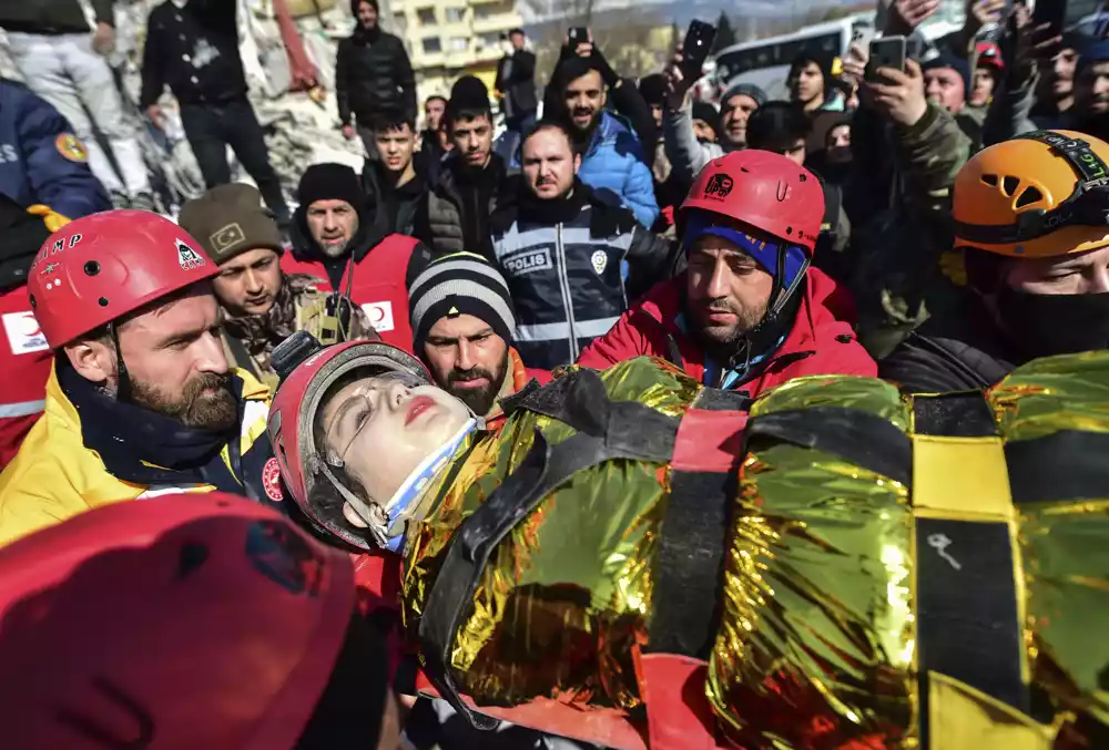 U Turskoj je broj poginulih u zemljotresu premašio 16.000